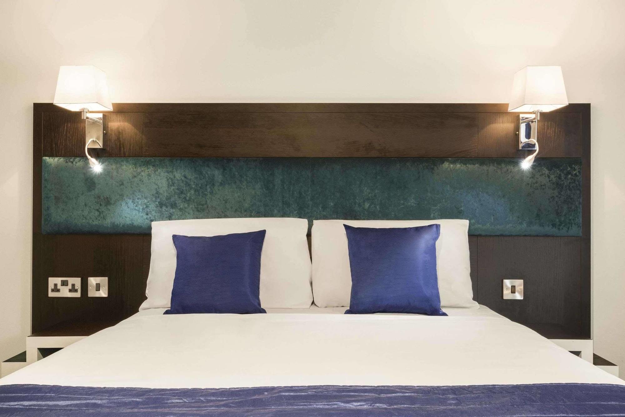 מלון Waterstock Ramada Oxford מראה חיצוני תמונה